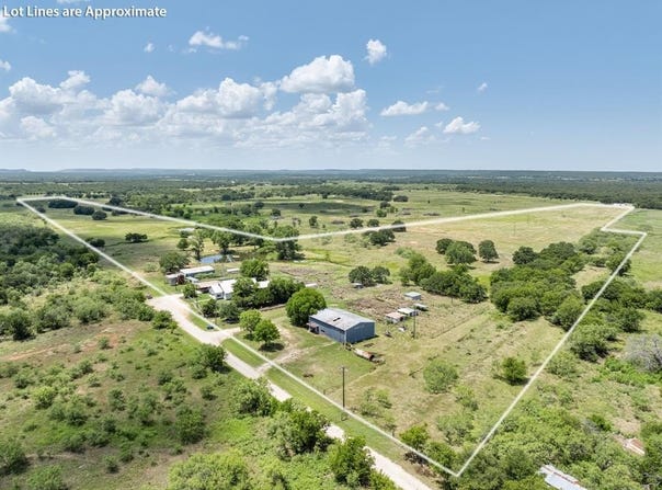 8 SW Poteet Road, Bryson, TX 76427