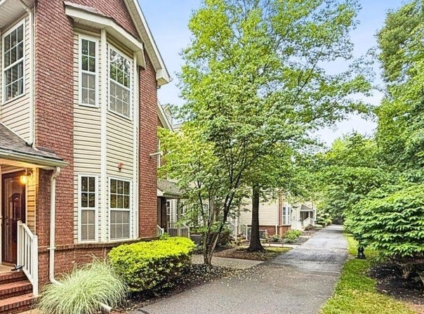 90 Forest Dr, Piscataway Twp., NJ 08854-2283