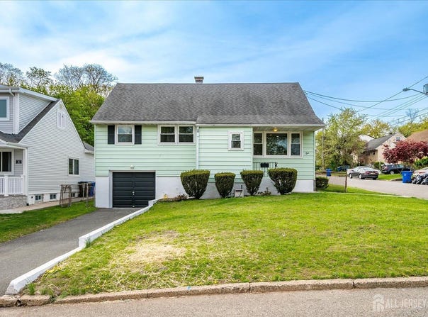 1 Alvin Court, Menlo Park Terrace, NJ 08840