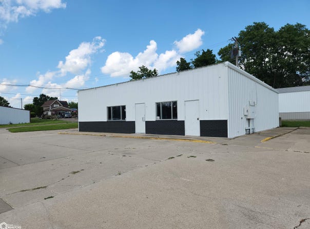 400 S County Road, Toledo, IA 52342