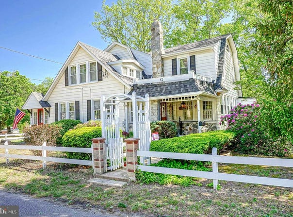 15 W GROVE STREET, PINE HILL, NJ 08021