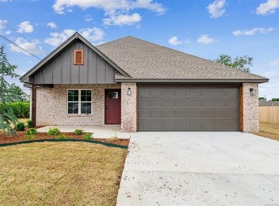 919 E 11th Street, Claremore, OK 74017