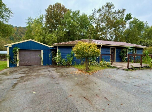 2712 Sycamore Ln, Stockport, OH 43787
