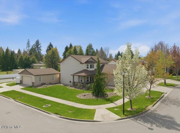 621 E Round Up Cir, Hayden, ID 83835