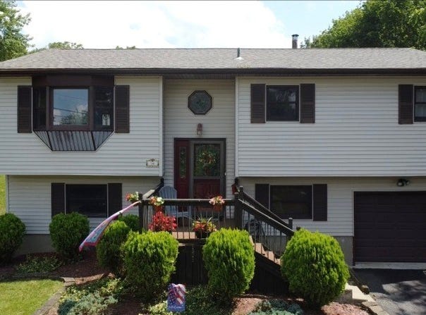 34 Mitchell Rd, Hackettstown Town, NJ 07840-2541