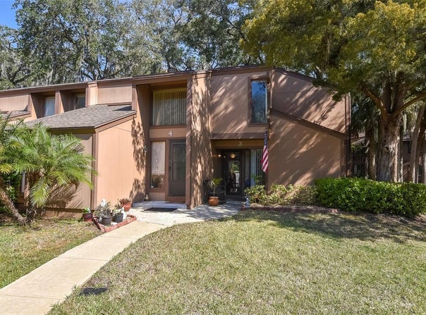 3 BROADMORE CIRCLE, PALM COAST, FL 32137