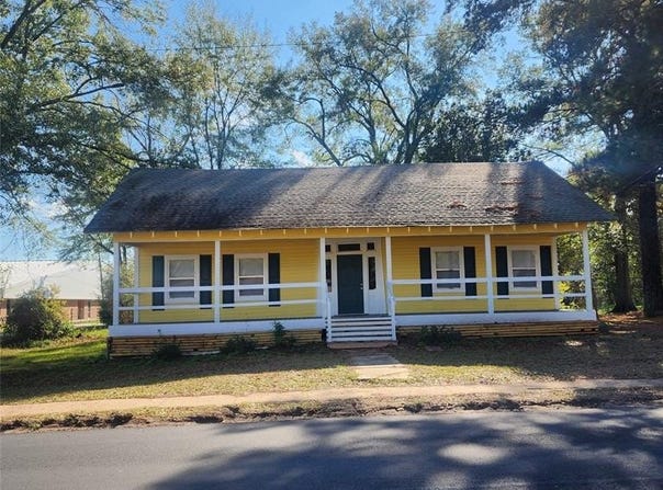 827 E Carrol Street, Coushatta, LA 71019