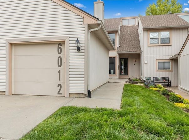 6012 N Kansas Avenue, Gladstone, MO 64119