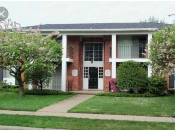 22039 E 11 Mile Road, Saint Clair Shores, MI 48081