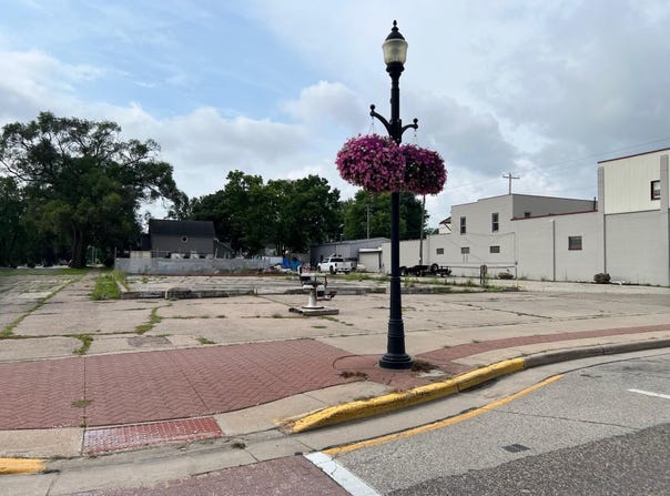 226 E Blackhawk Avenue, Prairie Du Chien, WI 53821