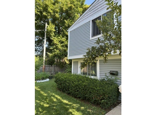 889 Oxford Place, Wheeling, IL 60090