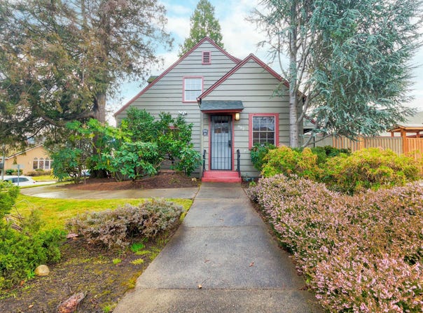 882 NE 7th Street, Grants Pass, OR 97526