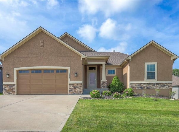 1225 Buckingham Court, Raymore, MO 64083