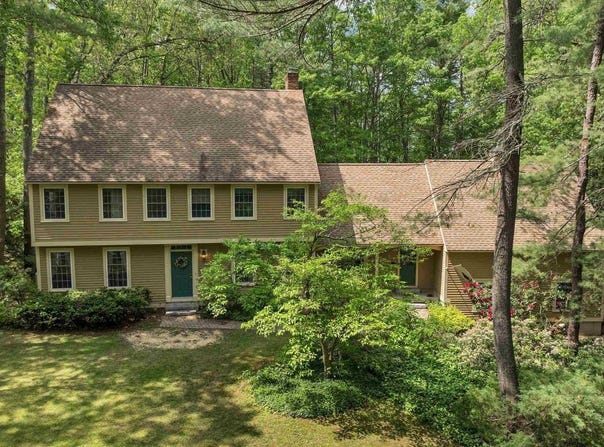 32 Holton Circle, Londonderry, NH 03053