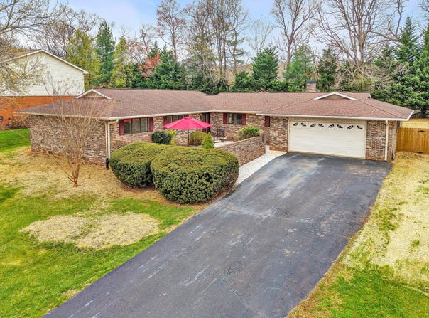 4925 Grape Tree Ln, Roanoke, VA 24018