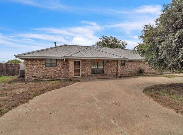 105 Basswood Circle, Coahoma, TX 79511