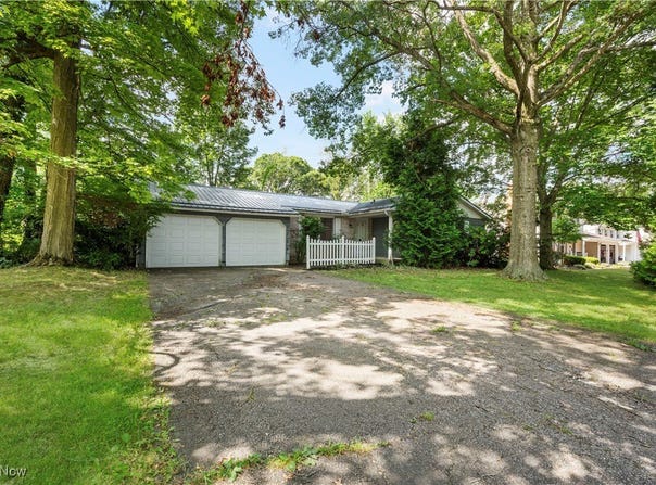 1238 Goldfinch Trail, Stow, OH 44224