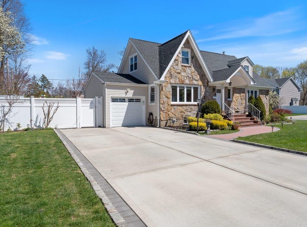 200 Renison Drive, Westbury, NY 11590