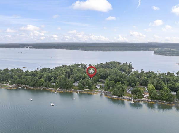 380 Lower Flying Point Road, Freeport, ME 04032