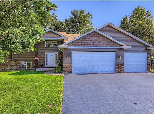 40224 Golden Way, North Branch, MN 55056