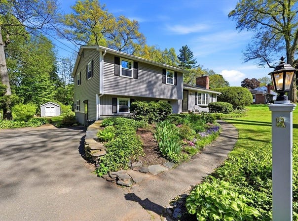 9 Meadowbrook Drive, Hadley, MA 01035