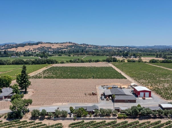 1558 Magnolia Drive, Healdsburg, CA 95448