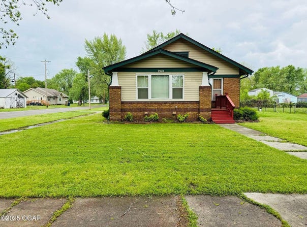 243 E 17th Street, Baxter Springs, KS 66713