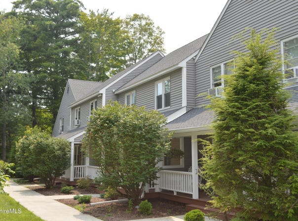 880 East, Lee, MA 01238