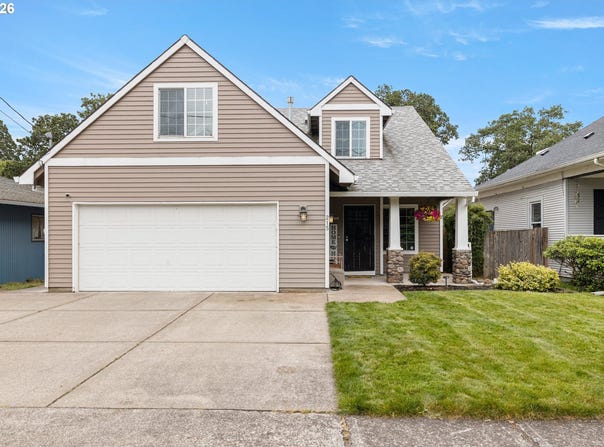 215 E HEREFORD St, Gladstone, OR 97027