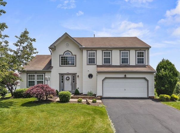 1615 Lilac Ln, Moon/Crescent Twp, PA 15046