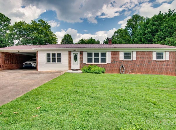 2310 Honeysuckle Place, Lenoir, NC 28645