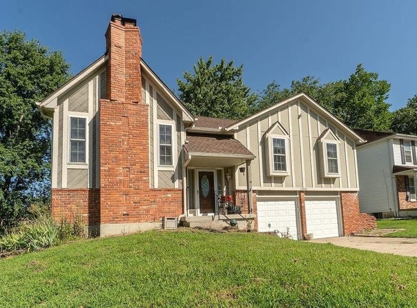 13920 S Sycamore Street, Olathe, KS 66062