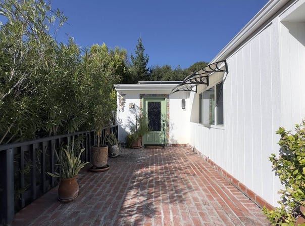 23777  MULHOLLAND HWY, Calabasas, CA 91302