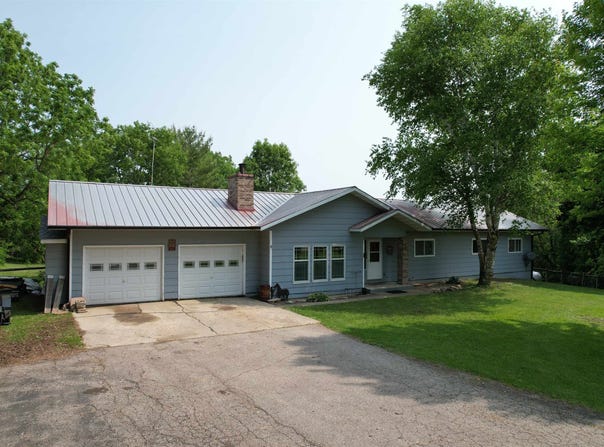 3260 County B Road, Platteville, WI 53818