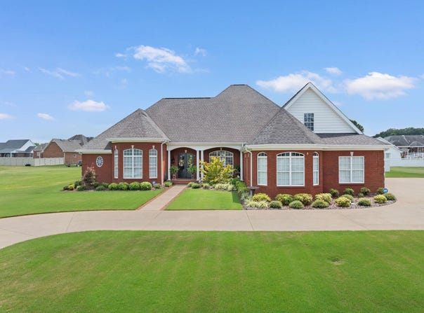 508 Woodfern Dr, Killen, AL 35645