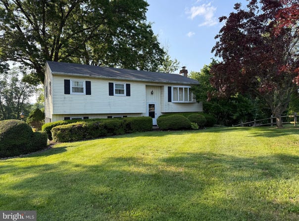 25 EAGLE LANE, ETTERS, PA 17319