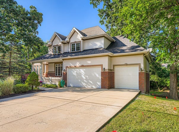 6441 Blackhawk Trail, Indian Head Park, IL 60525