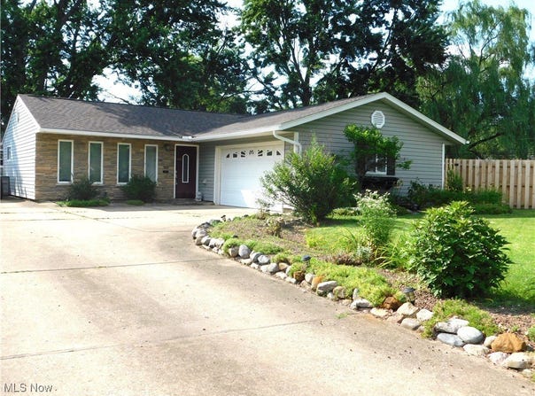 285 Willow Lane, Berea, OH 44017