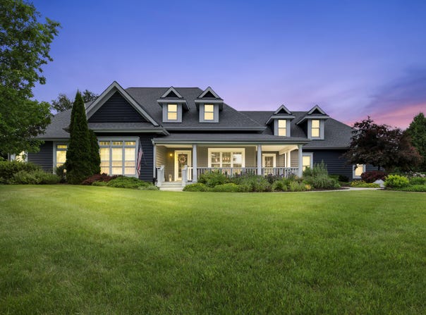 742 Charolais Dr, Slinger, WI 53086