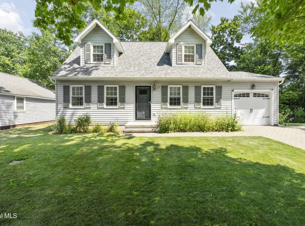 19 Schuster Road, Guilderland, NY 12303