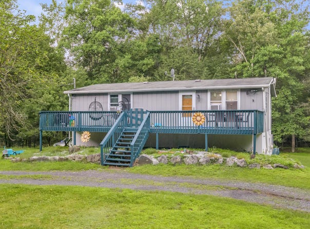 865 Snow Hill Road, Cresco, PA 18326