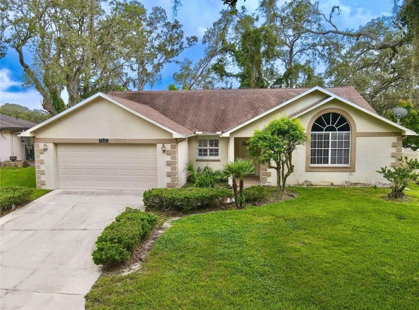 7624 LAKE FOREST CIRCLE, PORT RICHEY, FL 34668