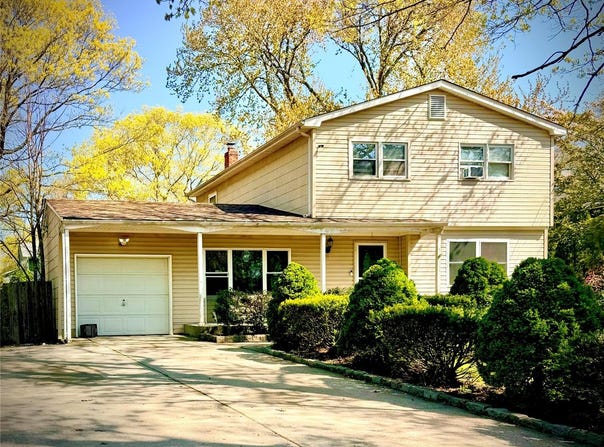 13 Hampton Avenue, Mastic, NY 11950