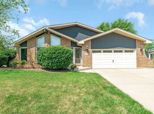 20408 South Grand Prairie Lane, Frankfort, IL 60423