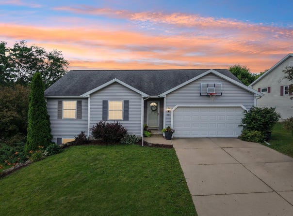 501 Glacier Trail, Mount Horeb, WI 53572