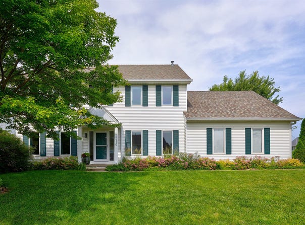 2216 NW 136th Street, Clive, IA 50325