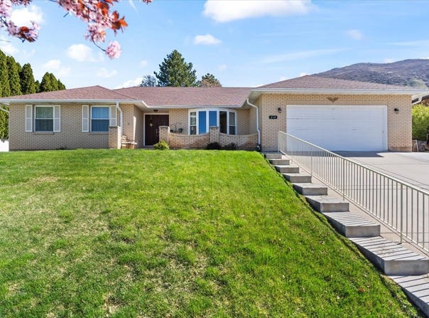 214 N MOUNTAIN, Fruit Heights, UT 84037