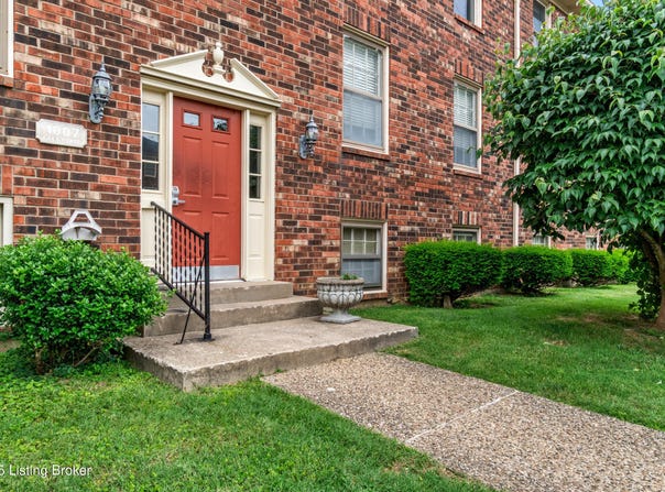 1007 Lake Pl, Louisville, KY 40222