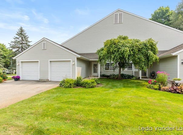 171 Hunters Lane NE, Rockford, MI 49341