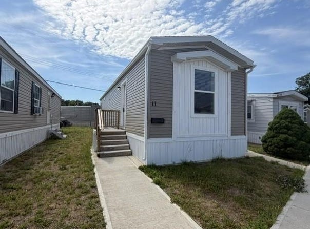 11 Ave B, Hazlet, NJ 07734